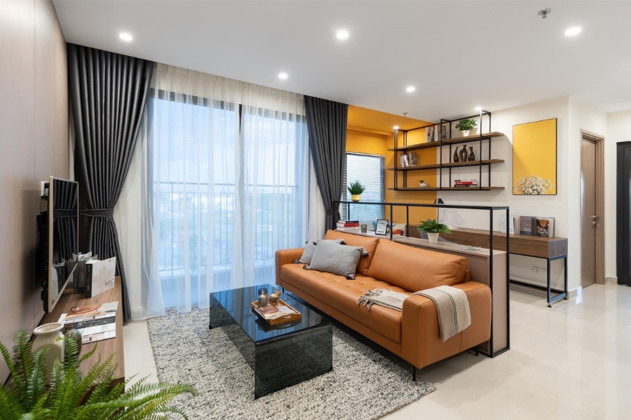Căn hộ dịch vụ quy mô cỡ trung thường có 1 đến 2 phòng, khu vực vệ sinh riêng biệt và các không gian sinh hoạt chung được bố trí riêng biệt